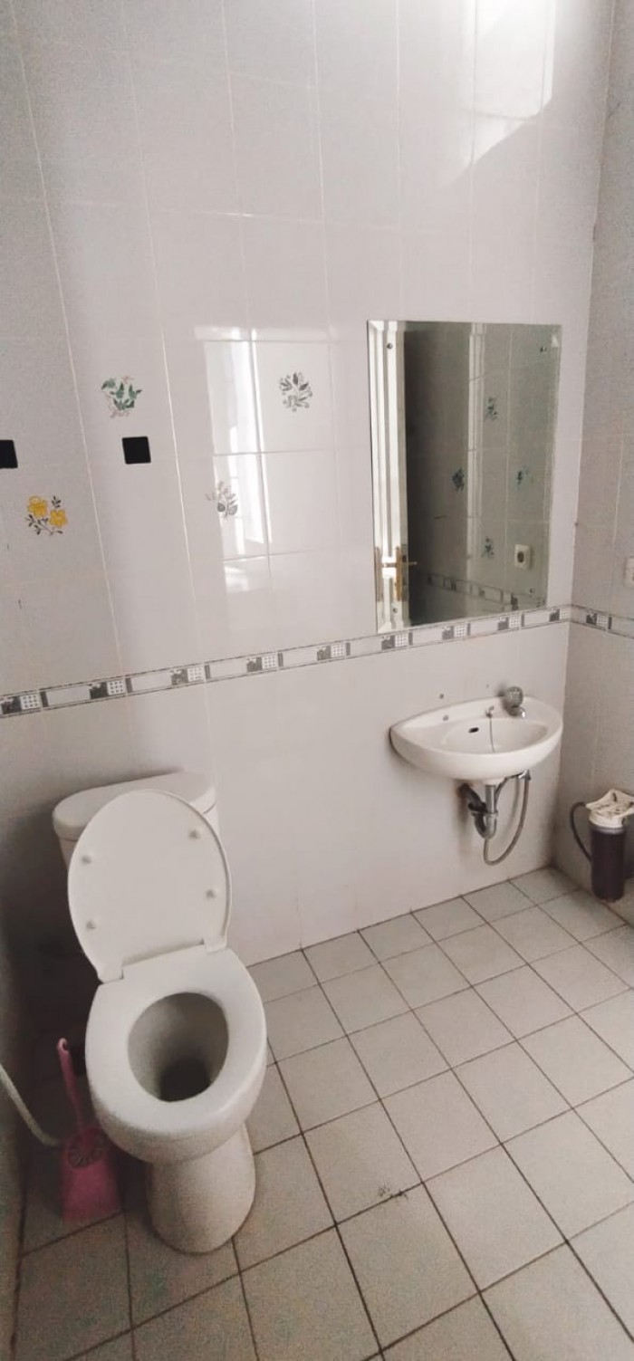 Rumah dijual di kota Legenda Wisata